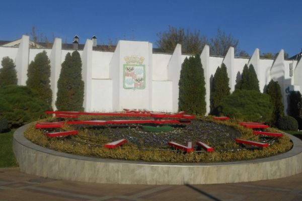 Клумба «Цветочные часы».