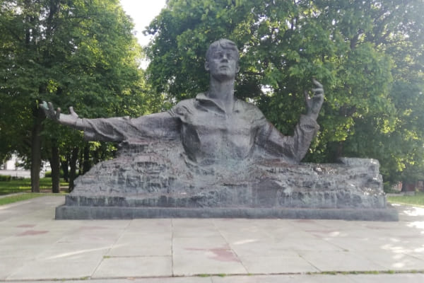 Монумент.