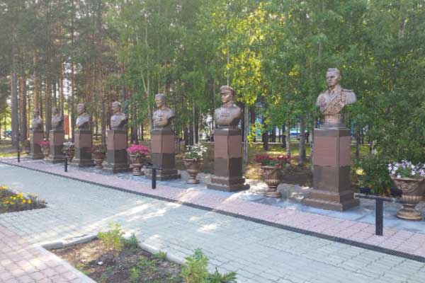 Аллея героев.