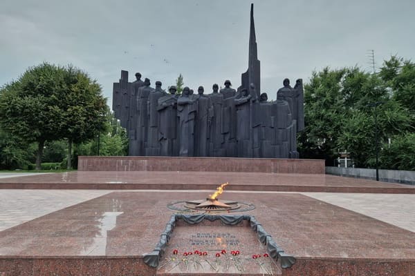 Памятники.