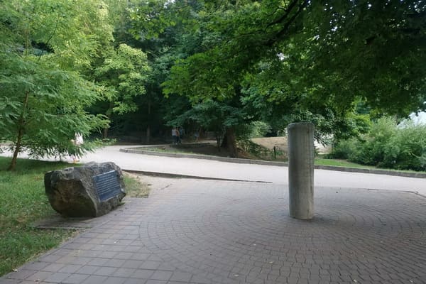 Памятники в Горячем Ключе.