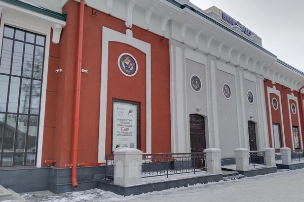 Спектакли.