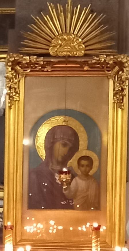 Внутри Казанского собора.