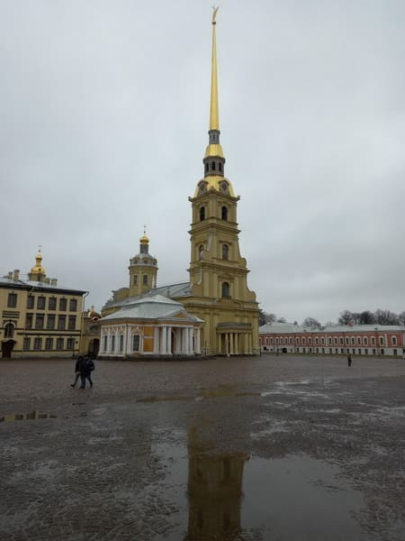 Центр острова.