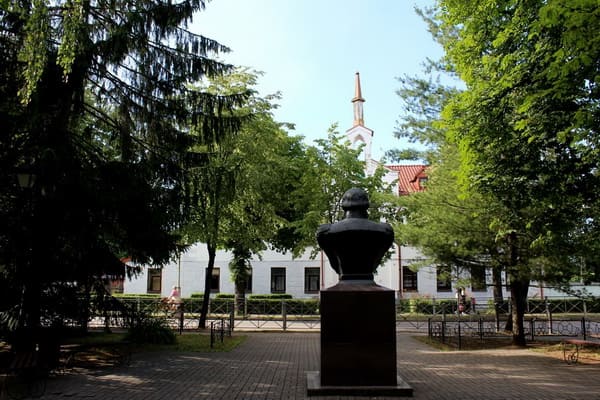Памятник.