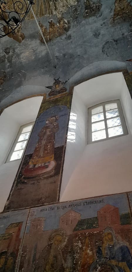 Стена храма.
