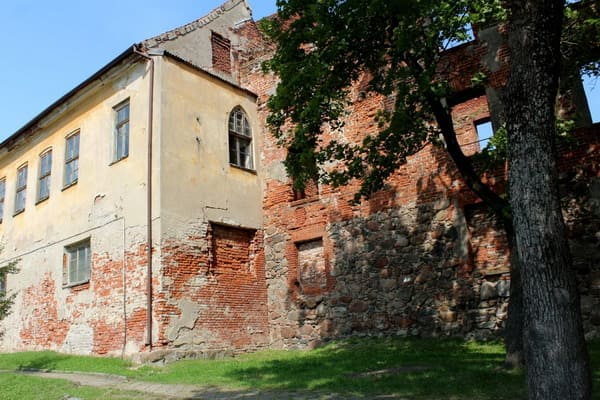 Замок.